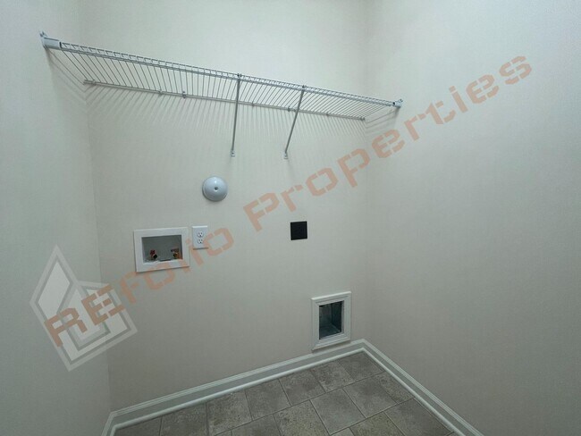 Building Photo - 429 Manchester Park Ln