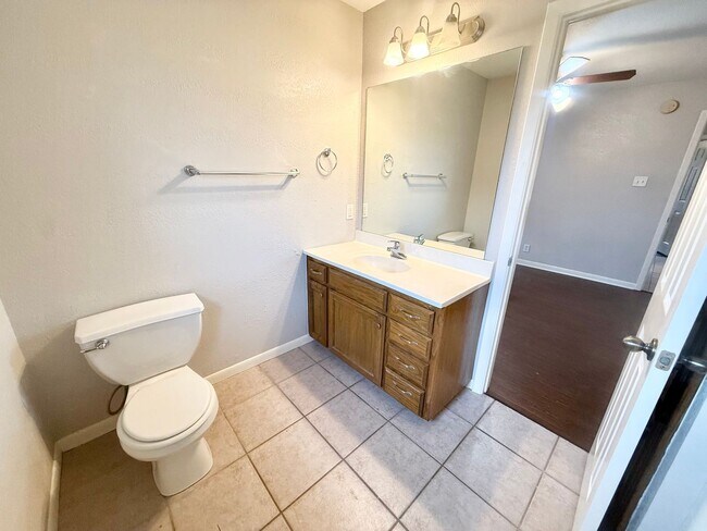 Building Photo - 801 B Hickory St