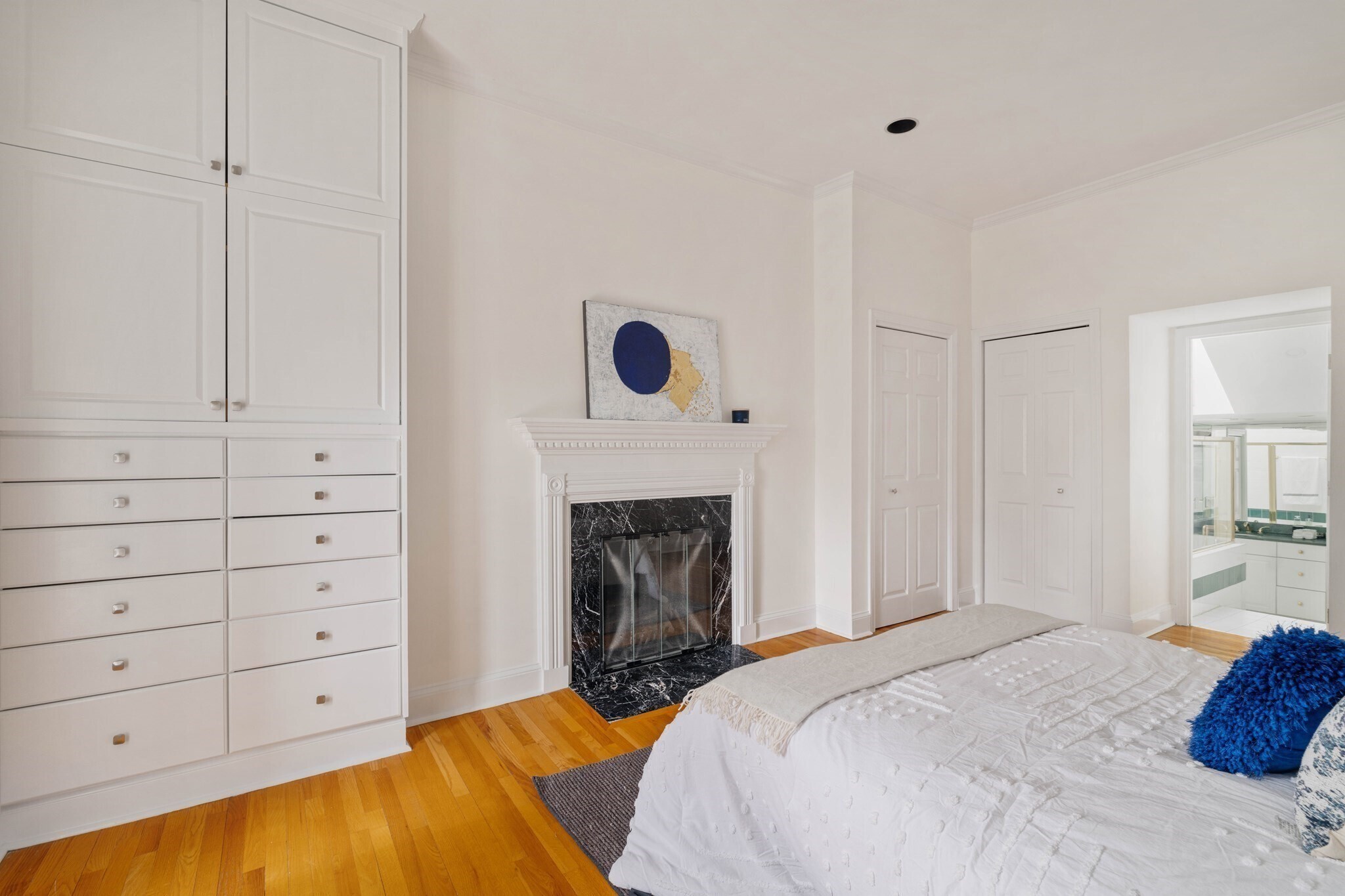 Building Photo - 188 Beacon St