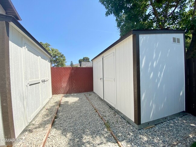 Building Photo - 423 Saratoga St
