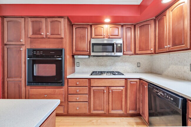Building Photo - 66 Westview Terrace