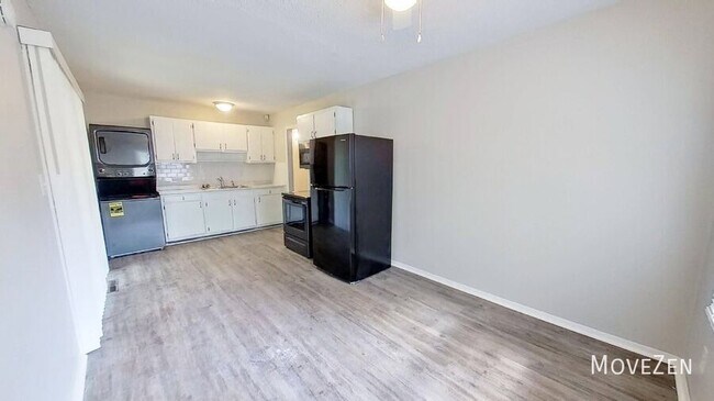 Building Photo - 4201 Carlyle Dr