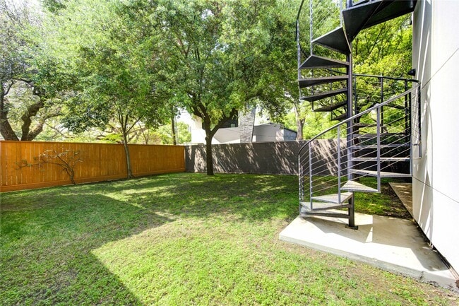 Building Photo - 5202 Chesapeake Way
