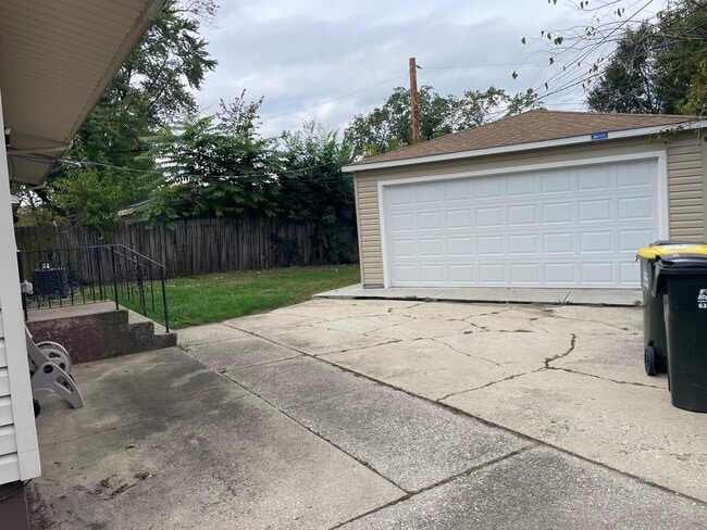 Building Photo - 83 Indianwood Dr