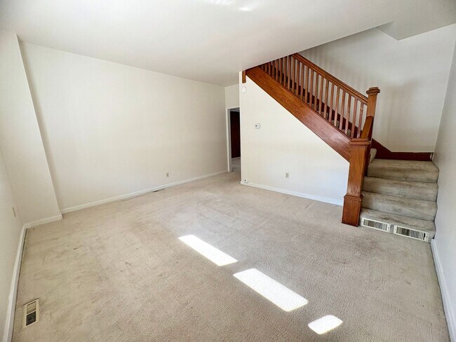 Building Photo - 501-503 E High St