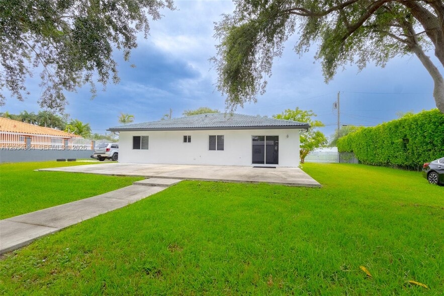 Building Photo - 30 NW 159th St