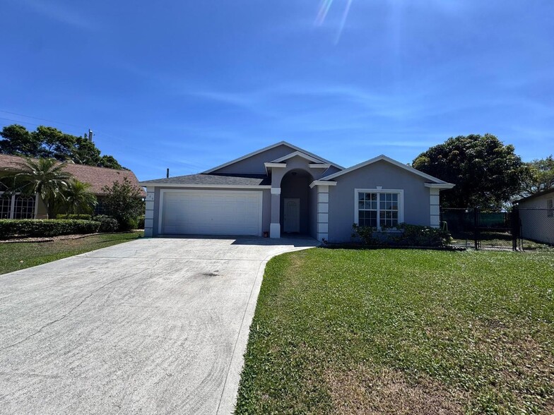 Primary Photo - 240 Malibu Cir
