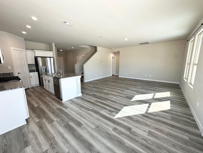 Building Photo - 3 Bedroom 2.5 Bathroom Ready to Rent ASAP!