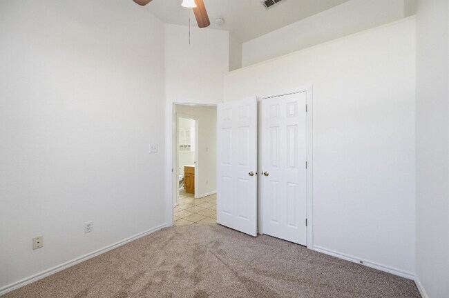 Building Photo - 1303 Cochise Trail