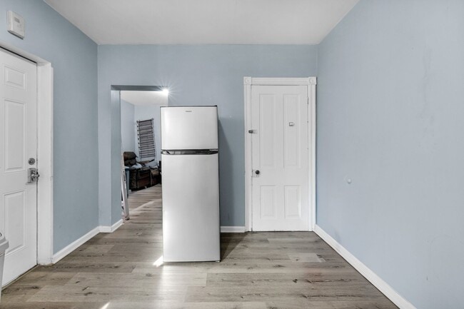 Building Photo - 830 Chestnut St