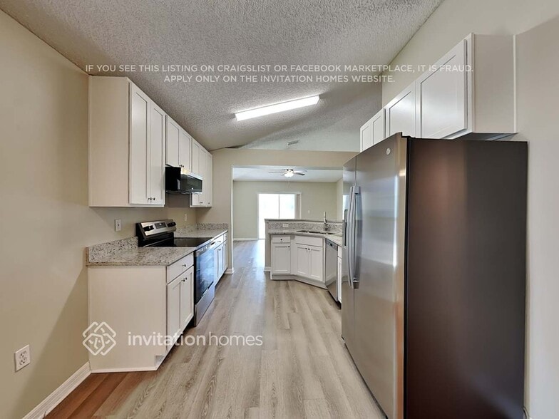 Building Photo - 1128 White Oak Cir