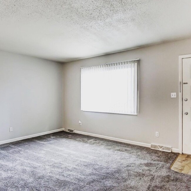 Building Photo - 509 Green Valley Dr