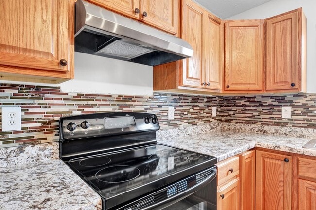 Building Photo - 204 Greenleaf Dr