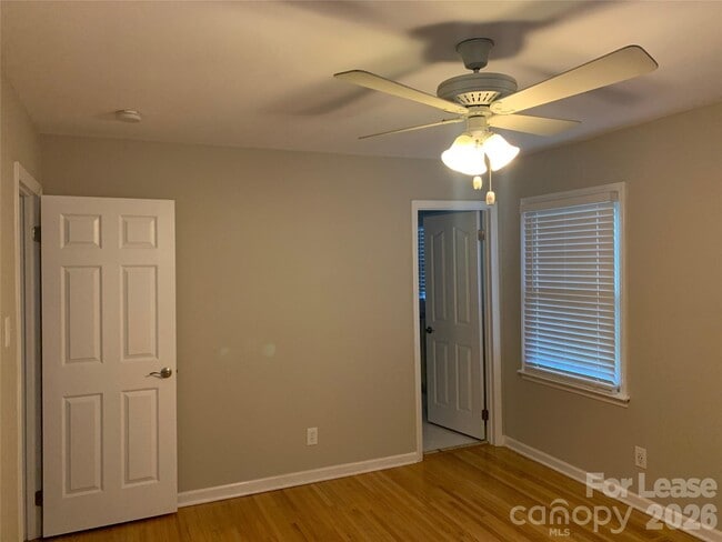 Building Photo - 1130 Cheddington Dr