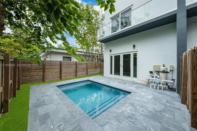 Building Photo - 3142 Carter St