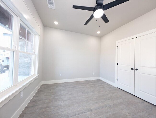 Building Photo - 25 Thornaby Dr