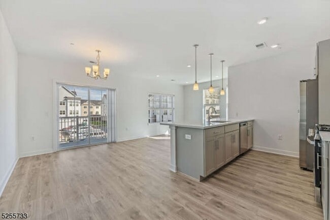 Building Photo - 17 Parker Lane