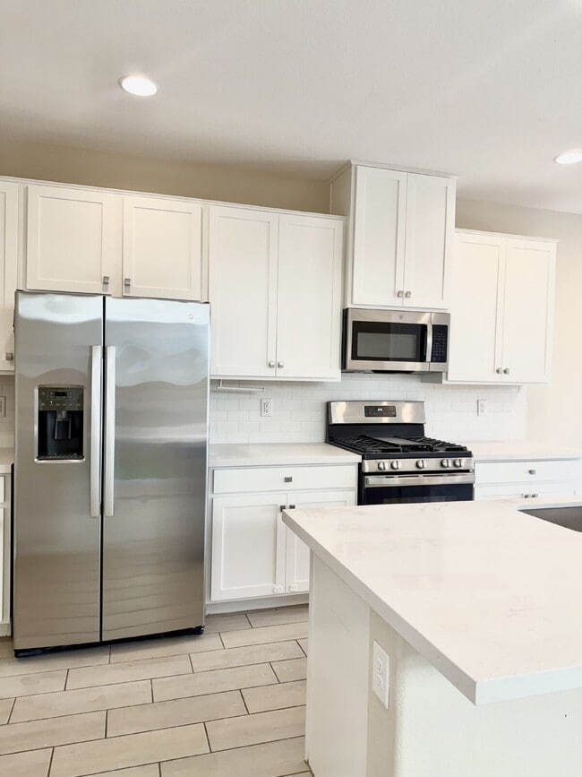 Building Photo - 3 Bedroom Townhome for Rent in Cadence Henderson | Solar Home | Master-Planned Community Near Las...