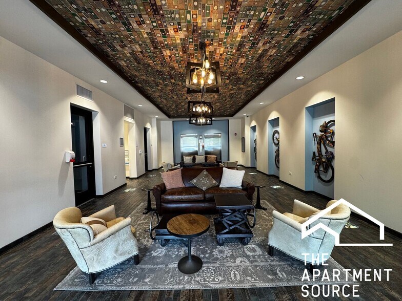 Building Photo - 1324 W Morse Ave