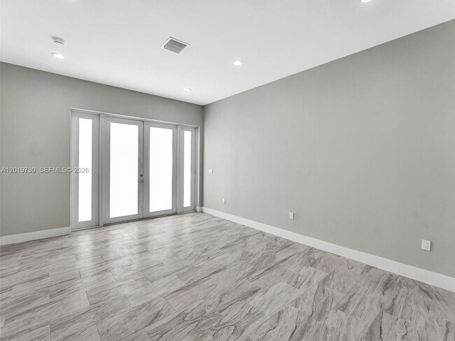 Building Photo - 313 S 13th St