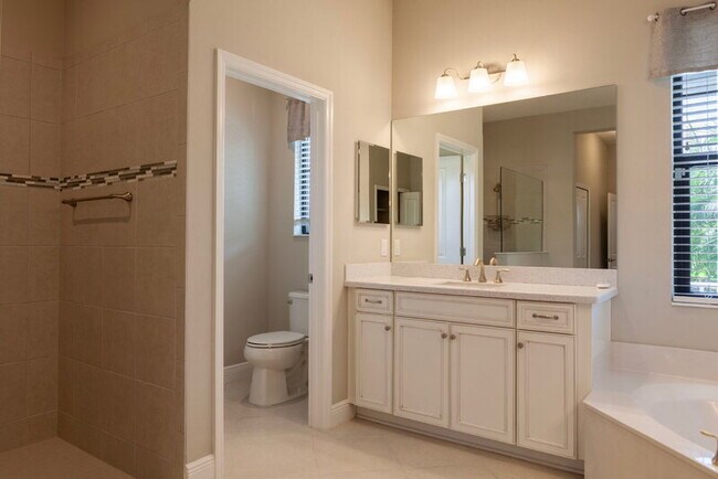 Building Photo - 13927 Old Creek Ct