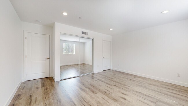 Building Photo - 4452 Turquoise St