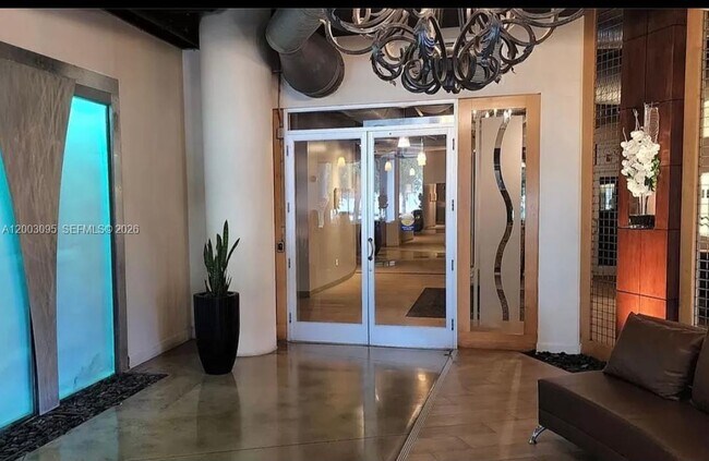 Building Photo - 10 SW South River Dr