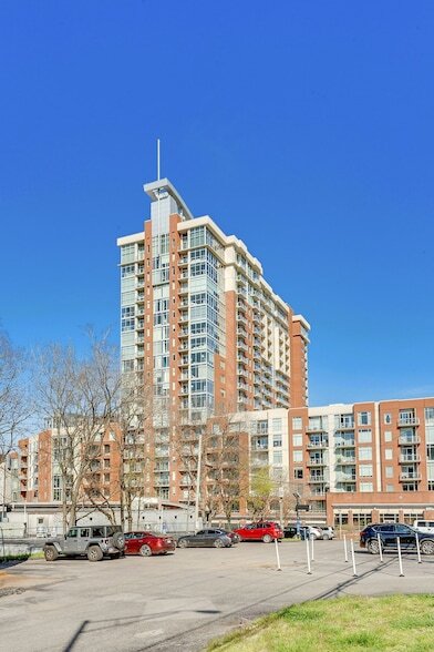 Building Photo - 600 12th Ave S