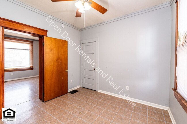 Building Photo - 928 Putnam St