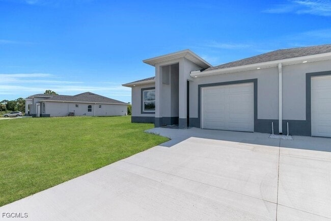 Building Photo - 732 Jack Ave S