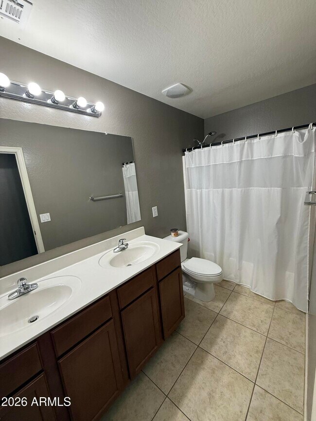 Building Photo - 5943 S 248th Dr