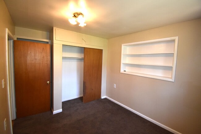 Building Photo - Cozy Home waiting for you.