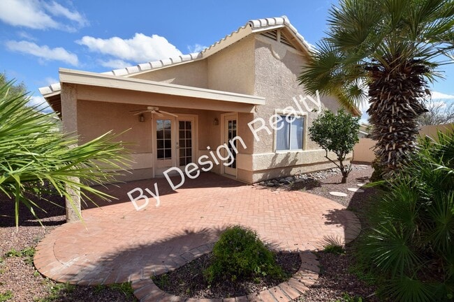 Building Photo - Corner Lot 3 Bed 2 Bath Home Near El Conquistador Golf