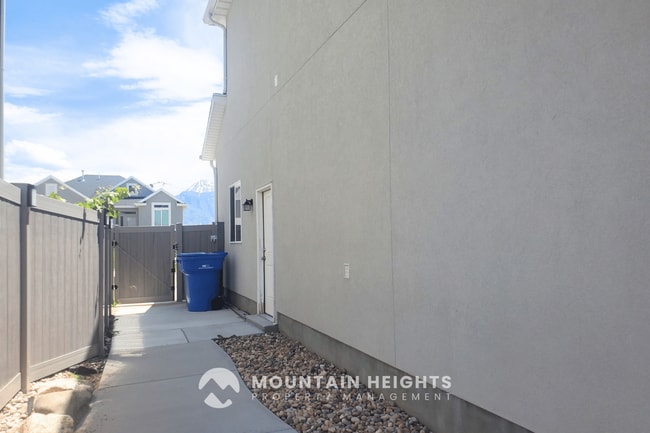 Building Photo - 3861 Spring Brook Ln