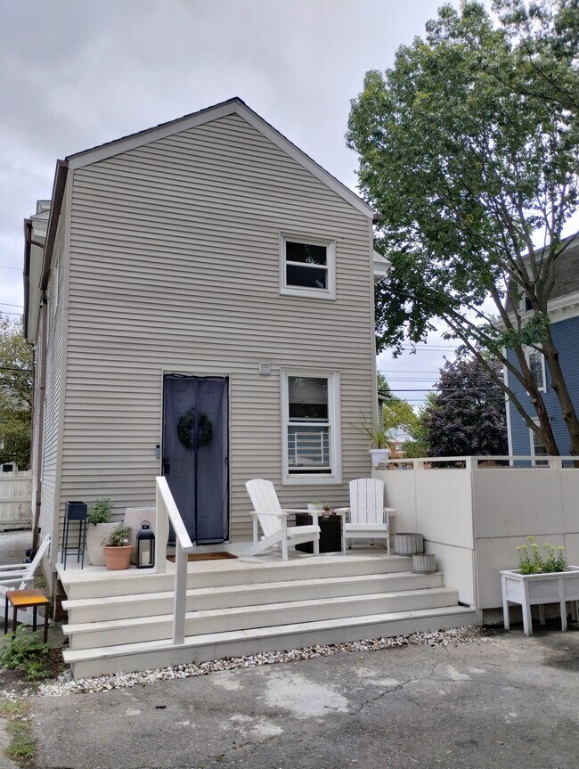 Rear Entry - 150 Bridgham St