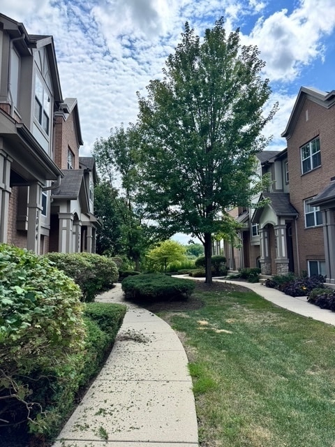 Primary Photo - 1044 N Claremont Dr