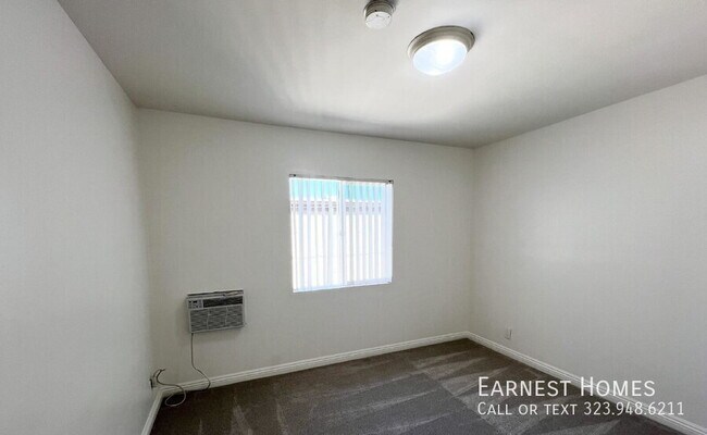 Building Photo - 14202 Delano St