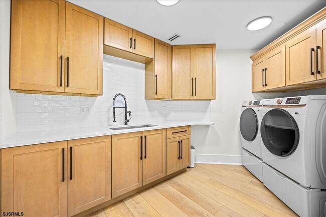 Building Photo - 31 Seaside Ct