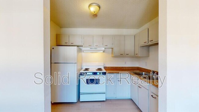 Building Photo - 1411 S Corona Ave