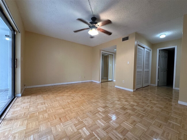 Building Photo - 6630 Racquet Club Dr