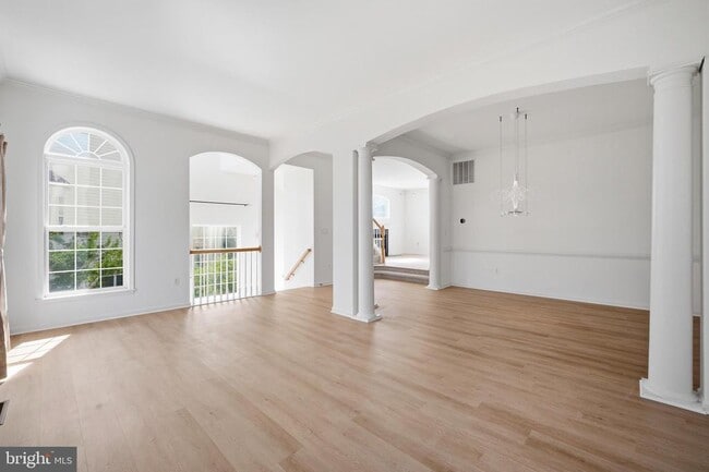 Building Photo - 44094 Saxony Terrace