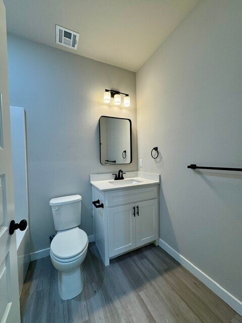 Building Photo - 1806 Azlin Pl