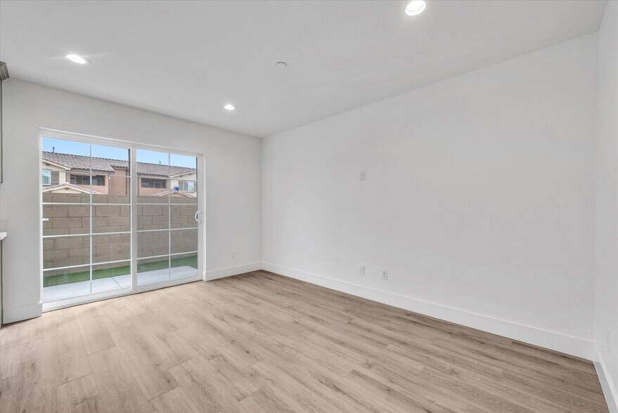 Building Photo - 16385 Valencia Ave