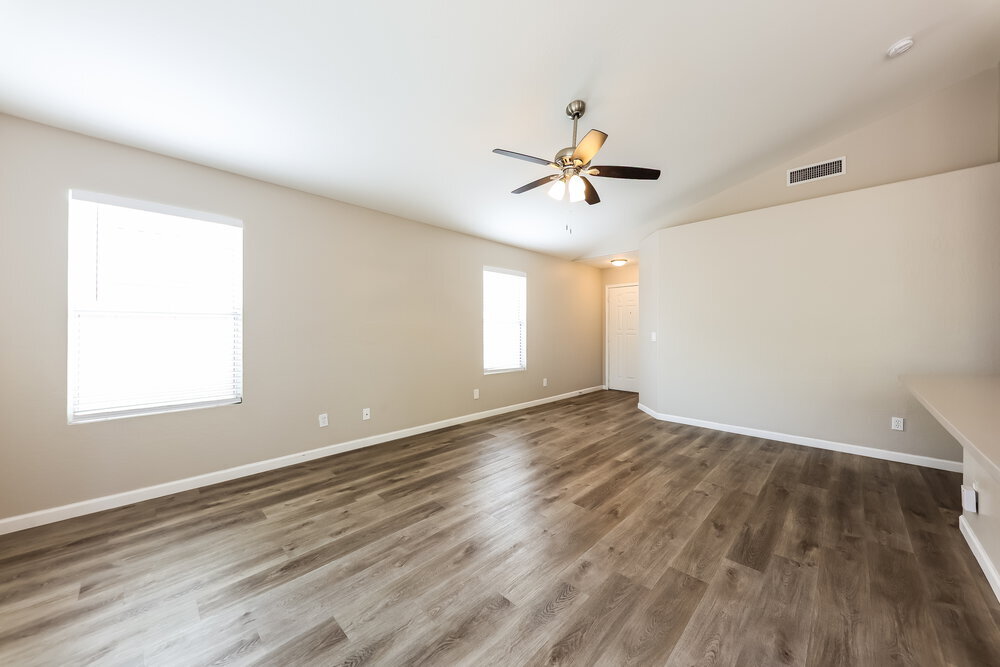 Building Photo - 8338 W Bluefield Ave