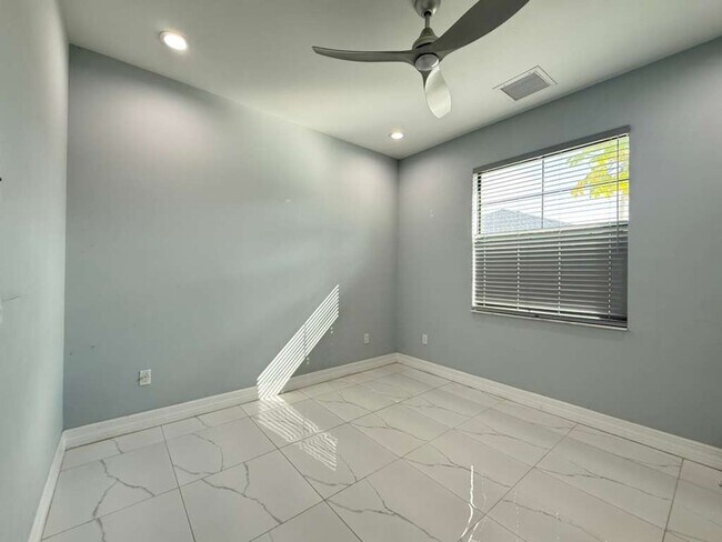 Building Photo - 3 bed 2 bath Single Family home in Golden Gate Estates