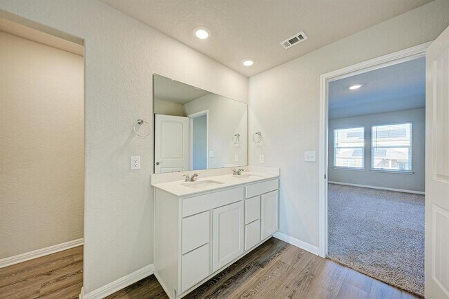 Building Photo - 1232 Vogel Dr