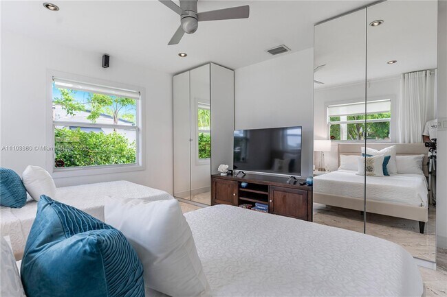 Building Photo - 1622 Mayo St