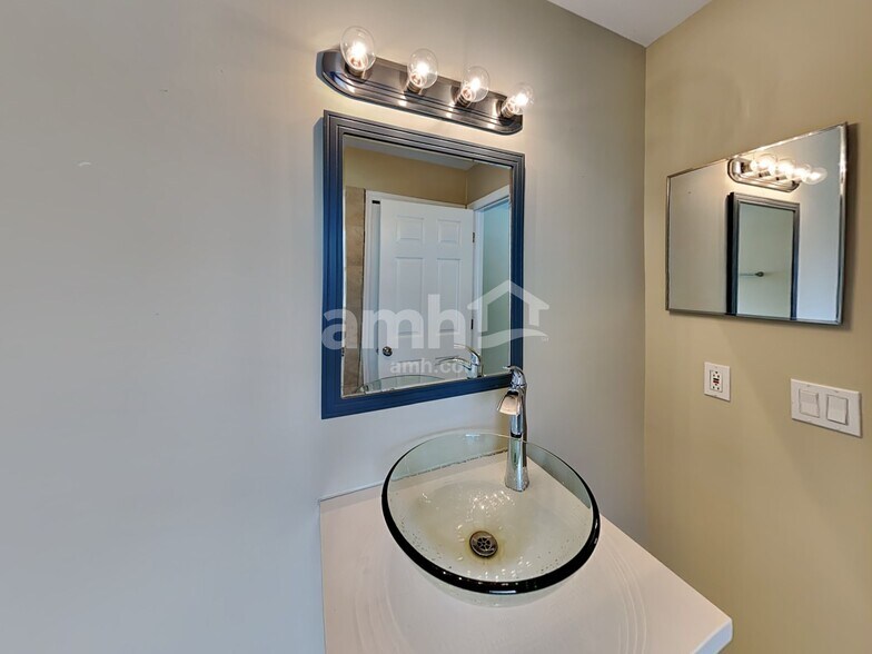 Building Photo - 7011 Silverwood Dr