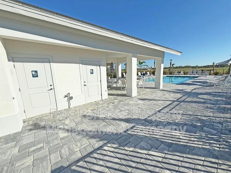 Building Photo - 15275 Grn Acrs Ave