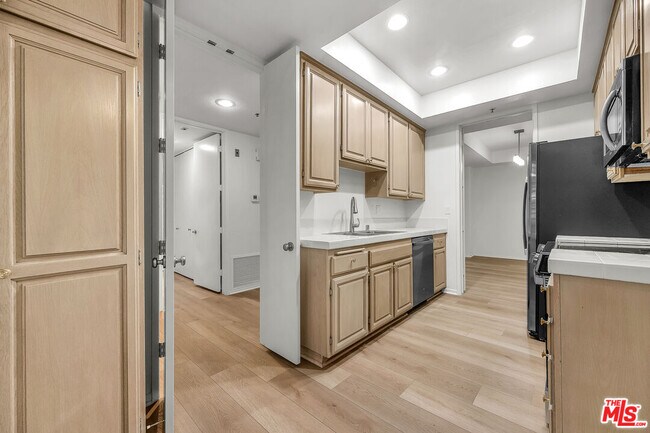Building Photo - 2131 Century Park Ln
